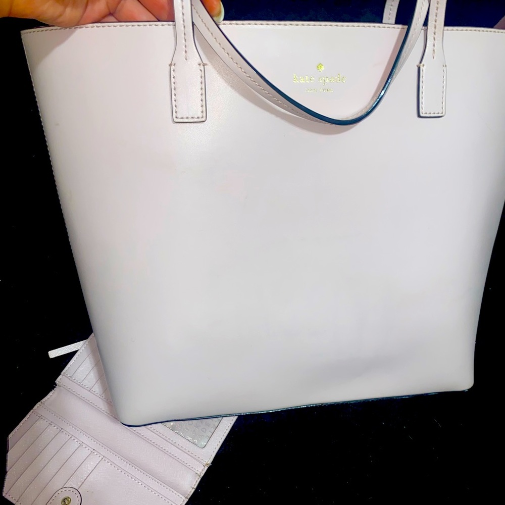 Very lightly used Kate spade large purse baby pink